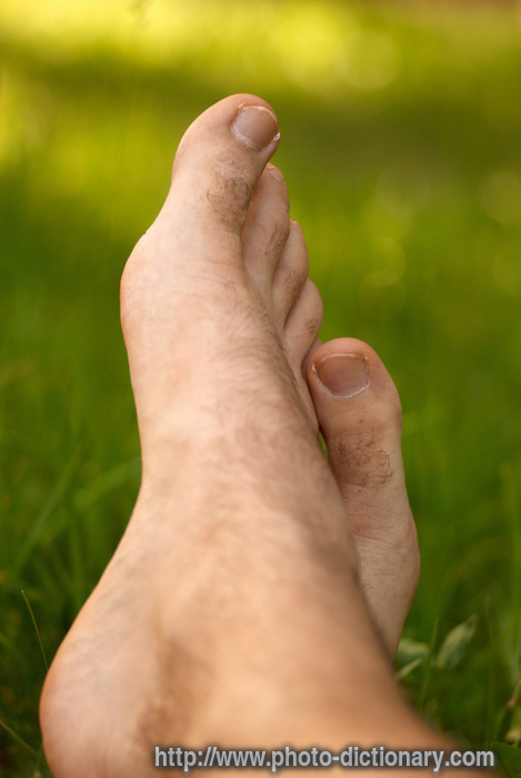 barefoot - photo/picture definition - barefoot word and phrase image