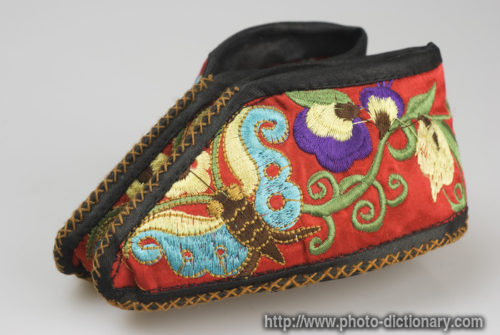 Chinese handcraft shoes - photo/picture definition - Chinese handcraft shoes word and phrase image