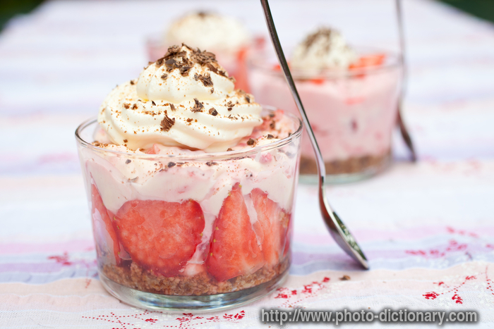strawberry trifle - photo/picture definition - strawberry trifle word and phrase image