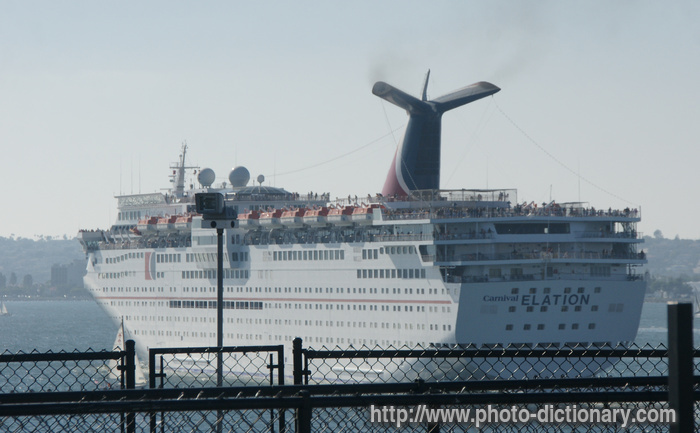 cruise ship - photo/picture definition - cruise ship word and phrase image