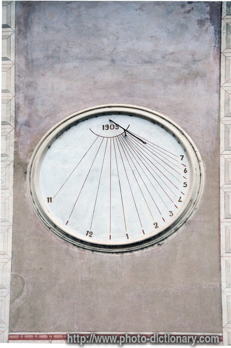 sundial - photo/picture definition - sundial word and phrase image