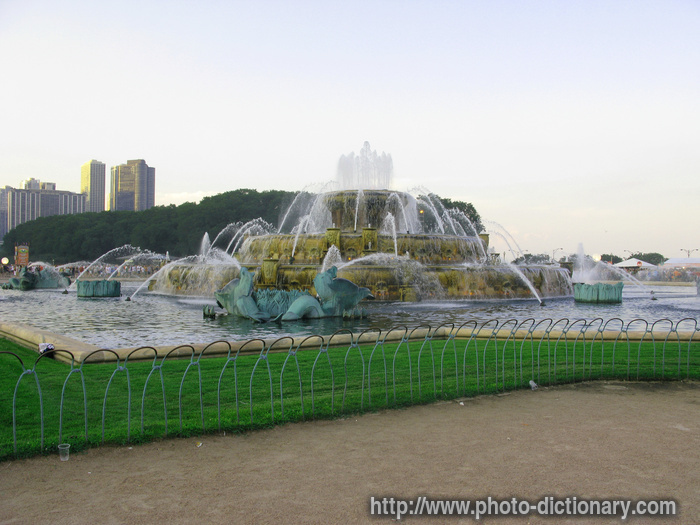 fountain - photo/picture definition - fountain word and phrase image