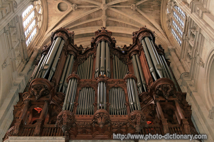 pipe organ - photo/picture definition - pipe organ word and phrase image