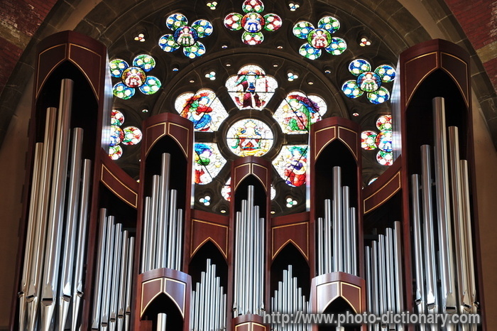 pipe organ - photo/picture definition - pipe organ word and phrase image