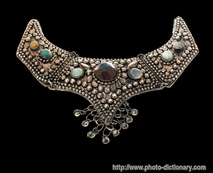 ancient necklace - photo/picture definition - ancient necklace word and phrase image