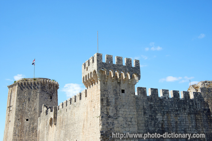 castle - photo/picture definition - castle word and phrase image