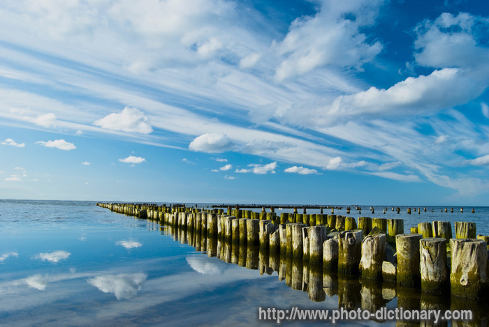 breakwater - photo/picture definition - breakwater word and phrase image