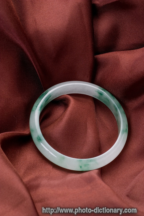 jade bracelet - photo/picture definition - jade bracelet word and phrase image