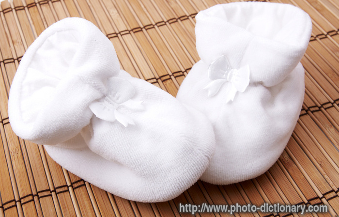 newborn baby shoes - photo/picture definition - newborn baby shoes word and phrase image