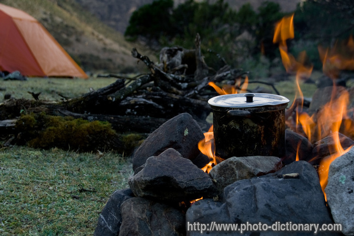 outdoor cooking - photo/picture definition - outdoor cooking word and phrase image