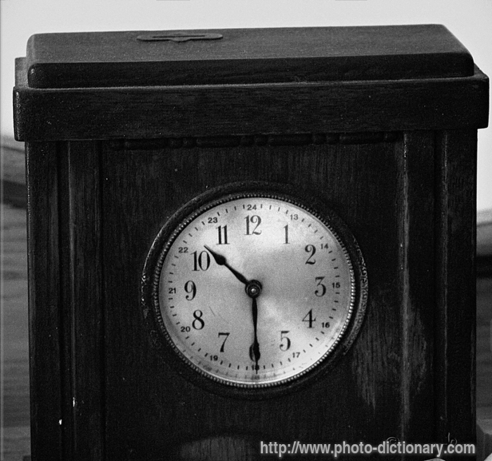 clock - photo/picture definition - clock word and phrase image