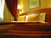 hotel room - photo/picture definition - hotel room word and phrase image